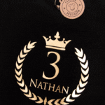 Koszulka czarna z krótkim rękawem ze złotym wieńcem i imieniem Nathan rozmiar 98