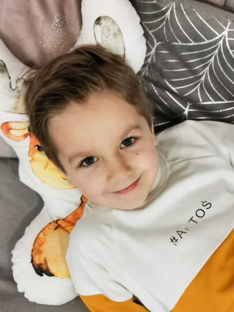 Bluza 3kolorowa ze srebrnym nadrukiem - obrazek 4