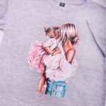 Koszulka szara z krótkim rękawem Urocza grafika mama i córeczka rozmiar 104