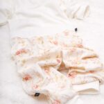 Spodnie bawełniane niemowlęce w kwiaty