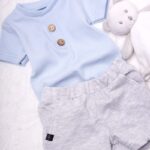 Prążkowane body niemowlęce z długim rękawem błękitne