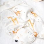 Czapeczka niemowlęca bawełniana zwierzątka w gwiazdkach
