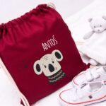 Bordowy worek dla dziecka z pandą i balonami + imię