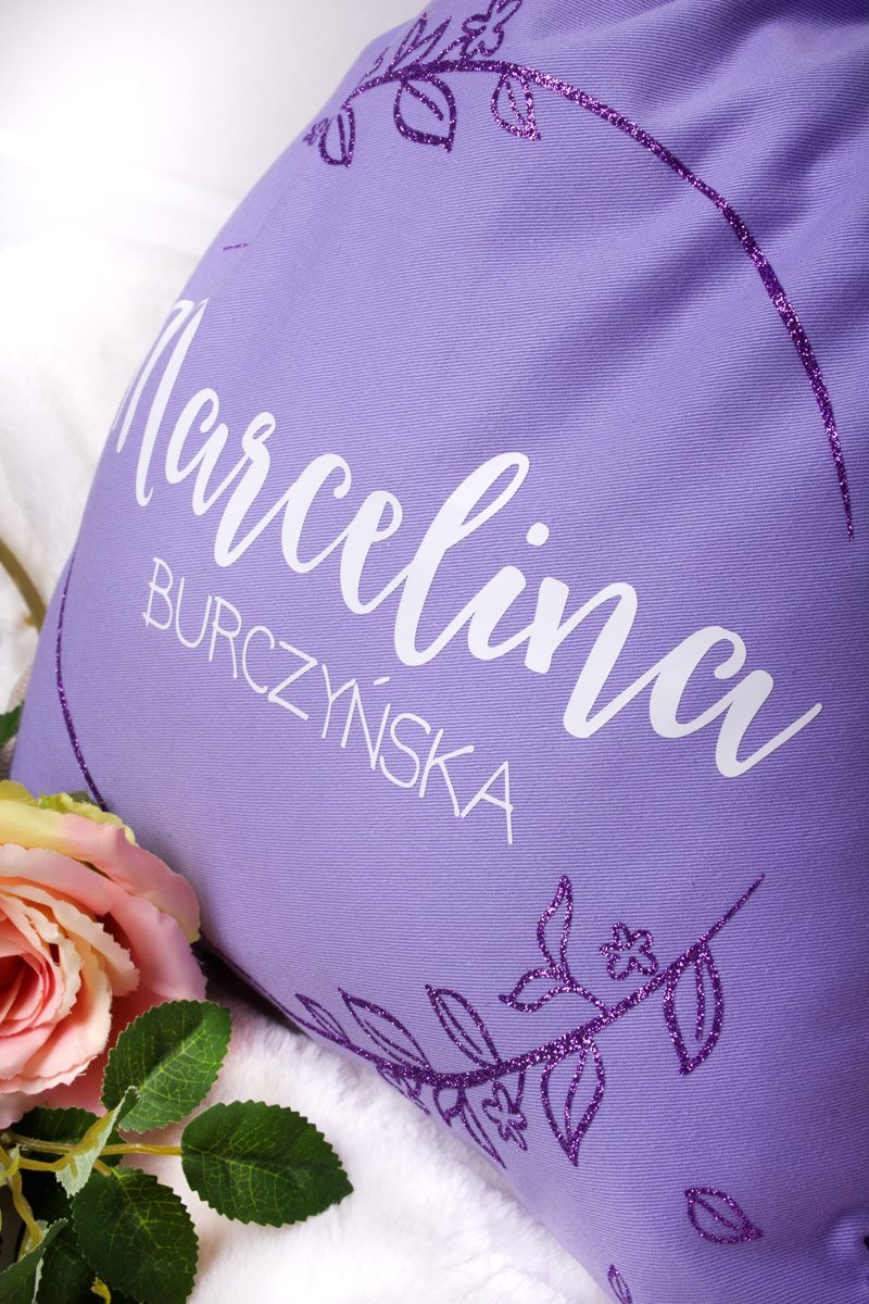 Fioletowy worek dla dziewczynki z imieniem w brokatowym wieńcu