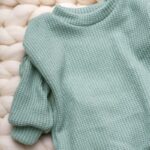 Sweter dziecięcy w kolorze miętowym