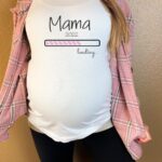 Koszulka ciążowa z nadrukiem Mama loading...