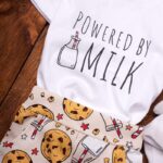 Beżowa piżama dziecięca na święta "ciastka, cukierki i mleko"