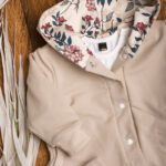Dwustronna bluza/kurtka z kapturem kremowa w kwiaty