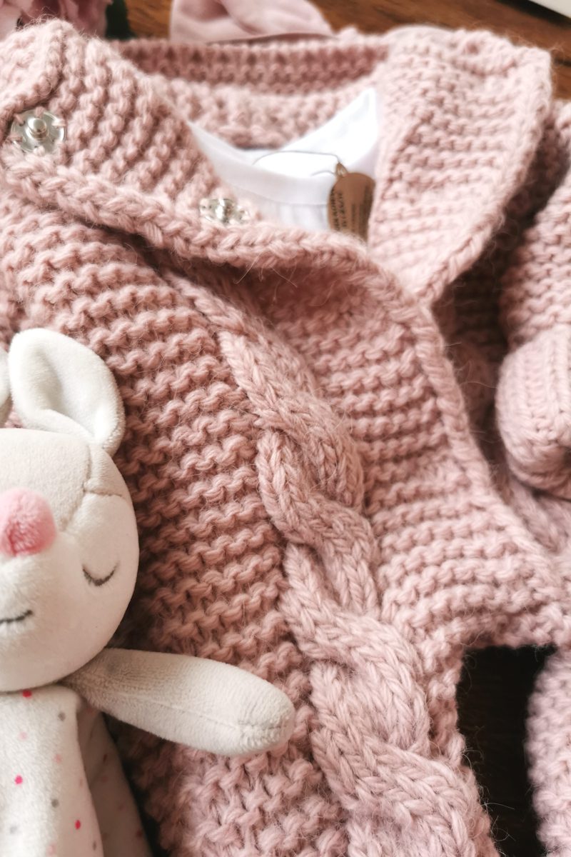 Dzianinowy kombinezon niemowlęcy z kapturem brudny róż - obrazek 5