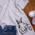Koszulka dziecięca z nadrukiem zajączka