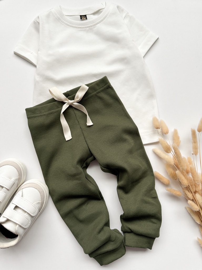 Legginsy niemowlęce prążkowane oliwkowe - obrazek 4