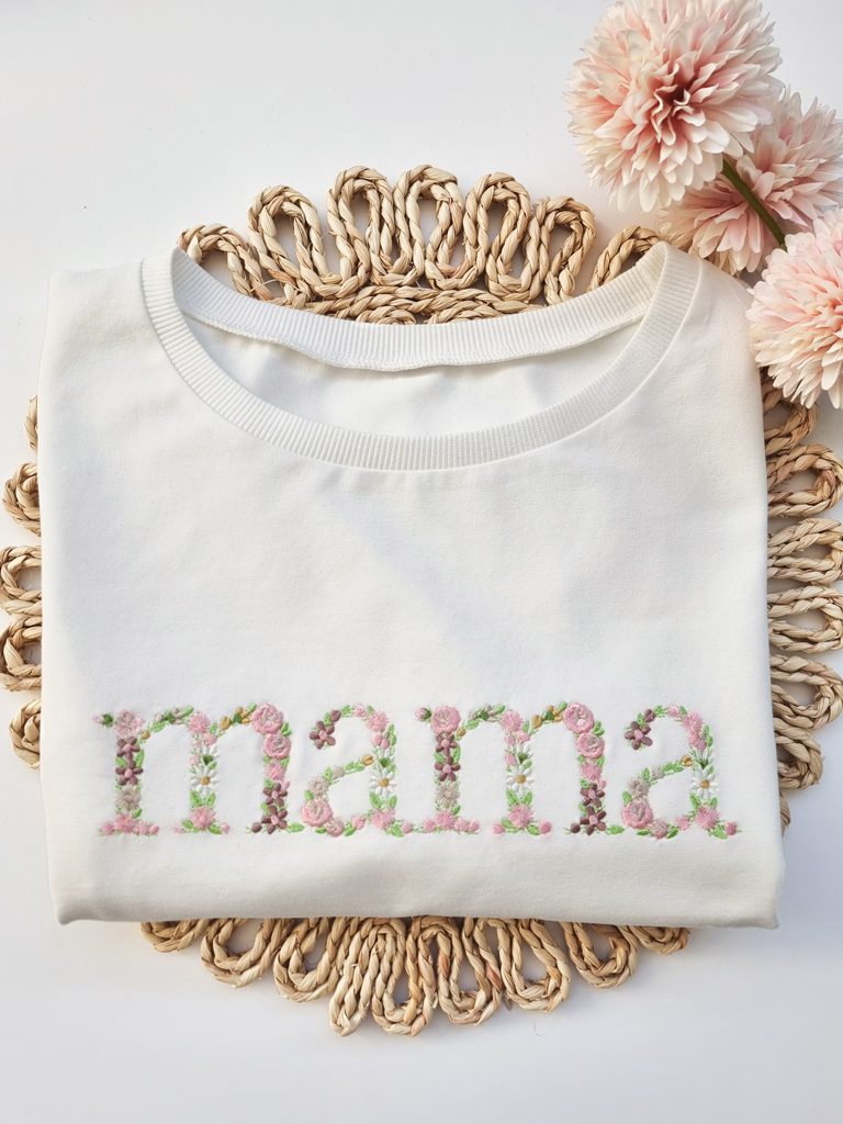 Koszulka damska oversize z kolorowym haftem mama