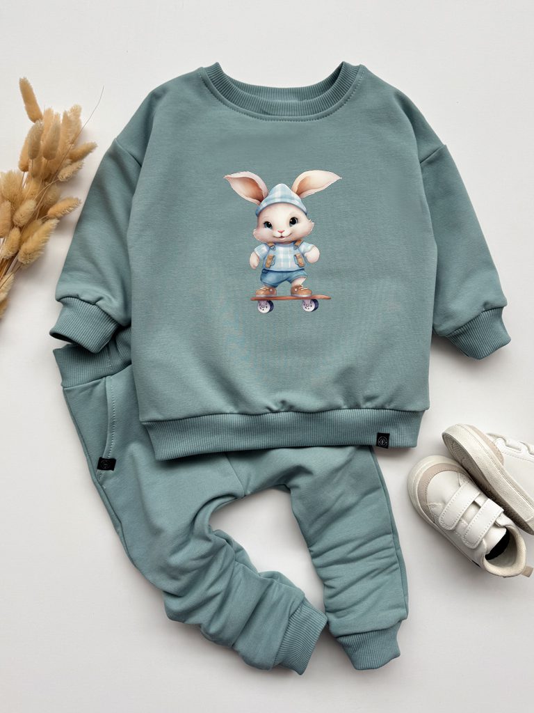 Komplet dla dziecka króliczek na deskorolce (bluza + spodnie)