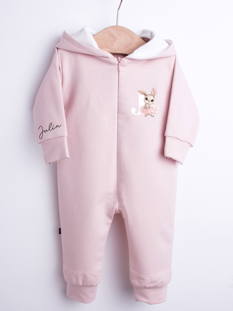 Pajac niemowlęcy z uszkami zajączek z inicjałem