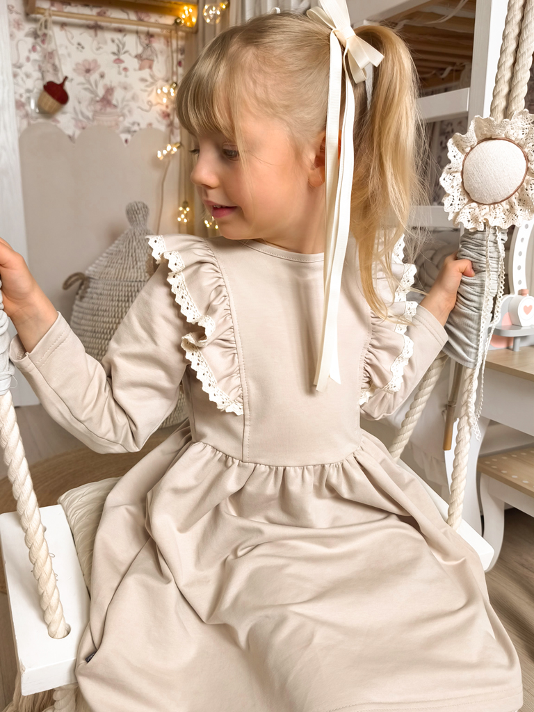 Jasnobeżowa sukienka dla dziewczynki z falbankami