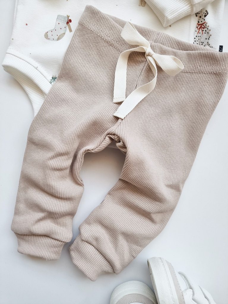 Legginsy niemowlęce prążkowane jasny beż - obrazek 3