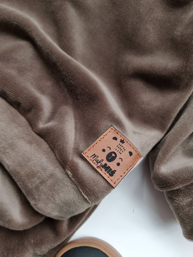 Dres welurowy dziecięcy brązowy - obrazek 3