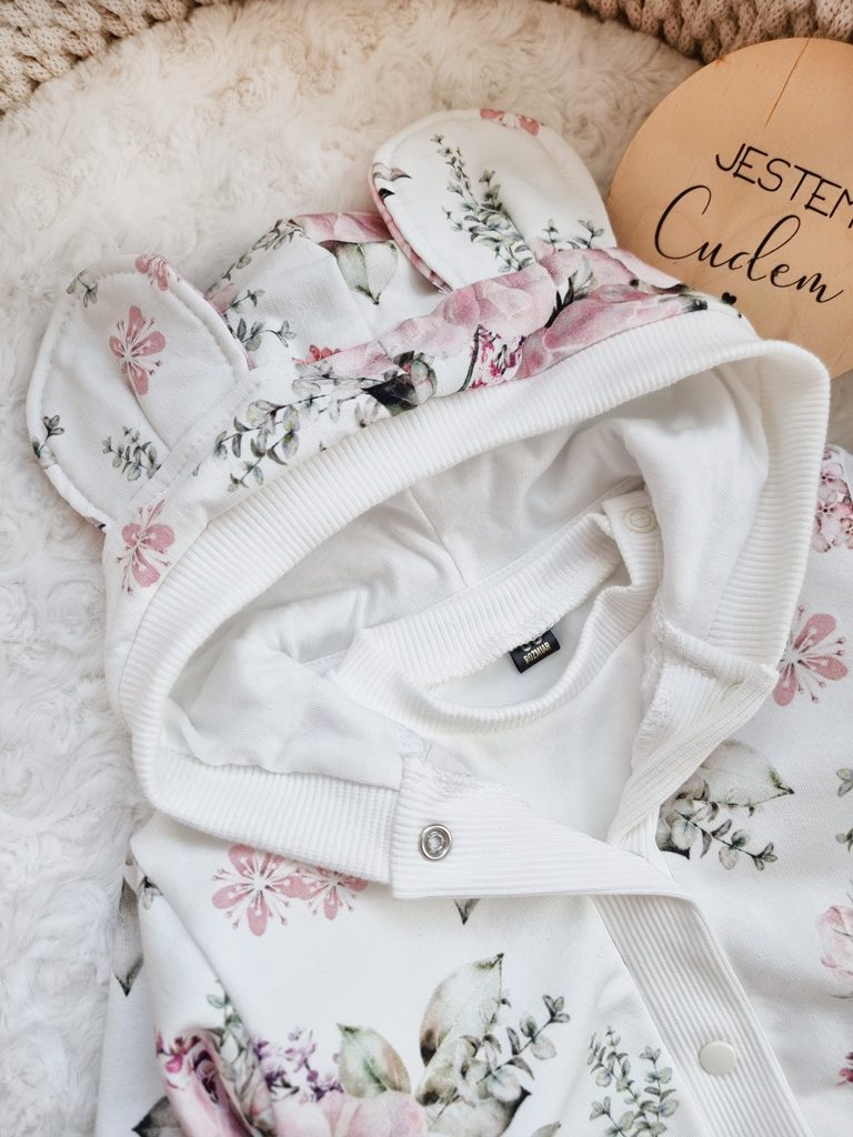 Kombinezon niemowlęcy z kapturem i uszkami kwiaty w kępkach - obrazek 3