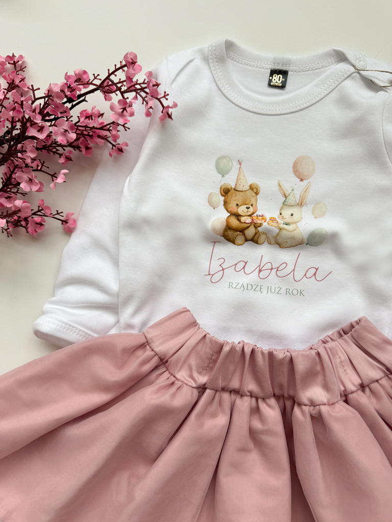 Body niemowlęce misio z króliczkiem na urodzinach