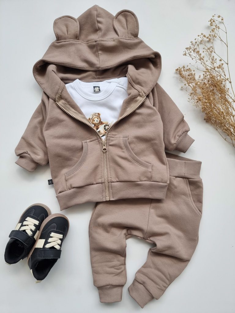 Niemowlęcy dres z uszkami misia koloru beżowego