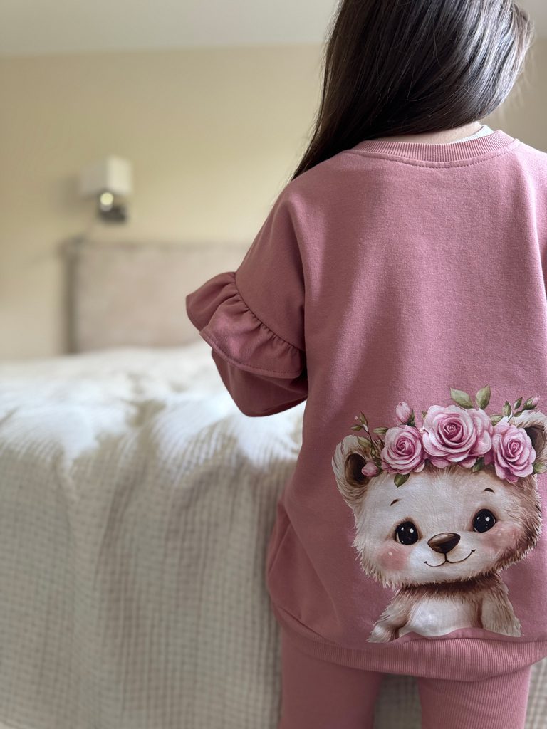 Komplet dla dziecka z nadrukiem misia w wianku - obrazek 3