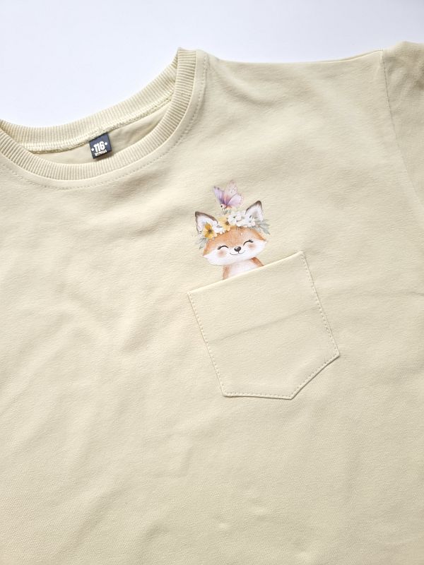 Koszulka masełkowa  krótki rękaw lisek w kieszonce rozmiar 116