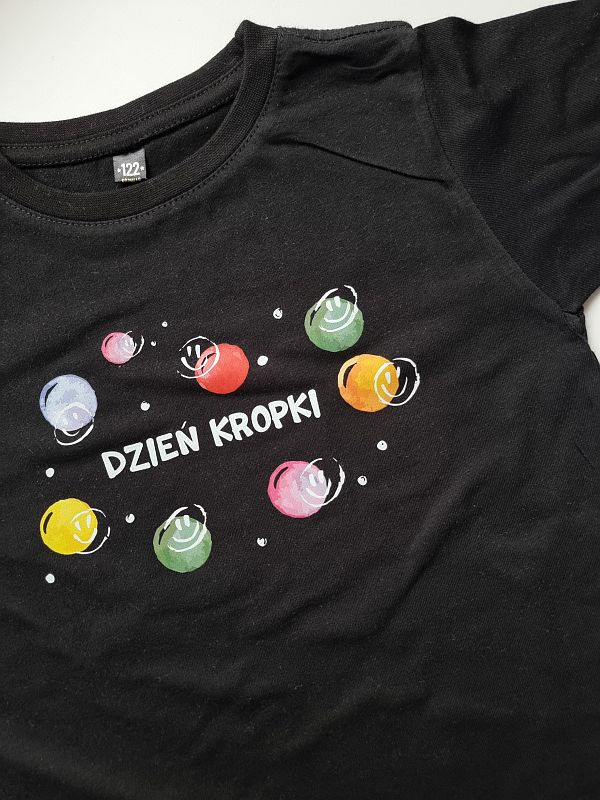 Koszulka czarna krótki rękaw dzień kropki rozmiar 122