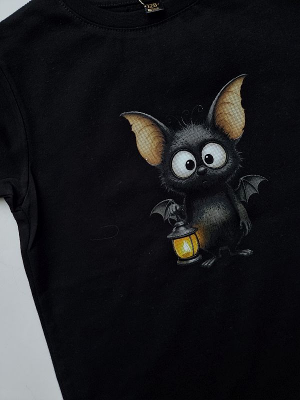 Koszulka czarna krótki rękaw nietoperz rozmiar 128