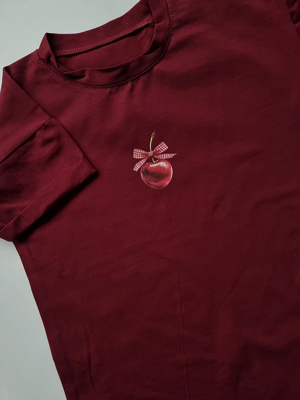 Koszulka bordowa krótki rękaw wisienka rozmiar 128