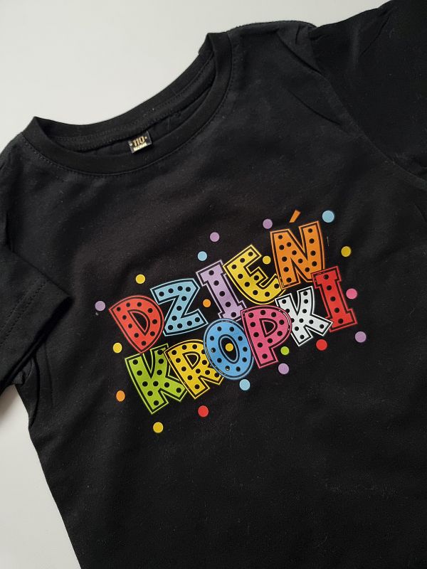 Koszulka czarna krótki rękaw dzień kropki rozmiar 110