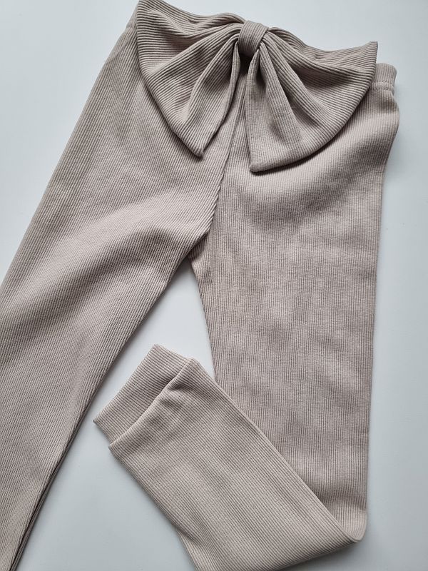 Getry prążek jasny beż z kokardą rozmiar 110