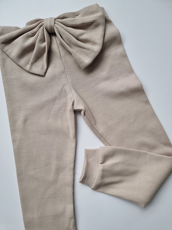 Getry prążek jasny beż z kokardą rozmiar 98