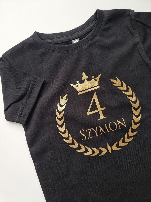Koszulka czarna krótki rękaw wieniec Szymon z 4 rozmiar 110