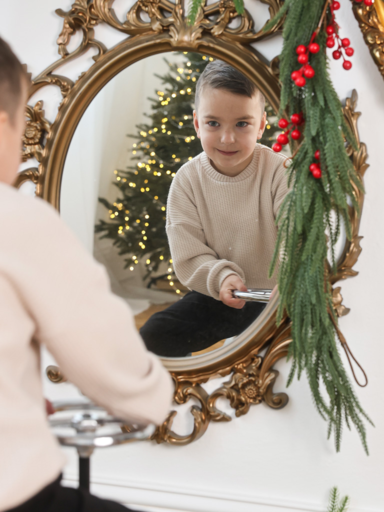 Sweter dziecięcy jasny beż