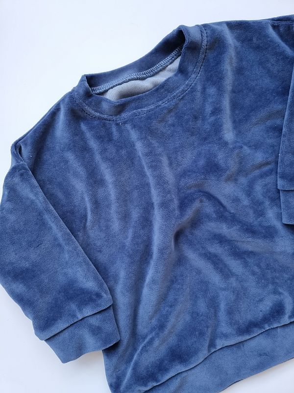 Bluza welurowa niebieska bez kaptura rozmiar 80