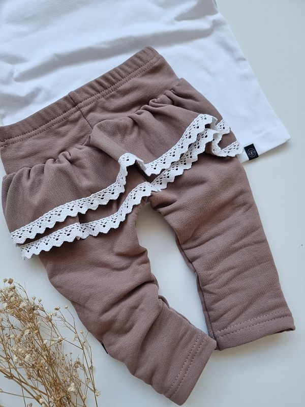 Getry z falbanką kawowe rozmiar 74