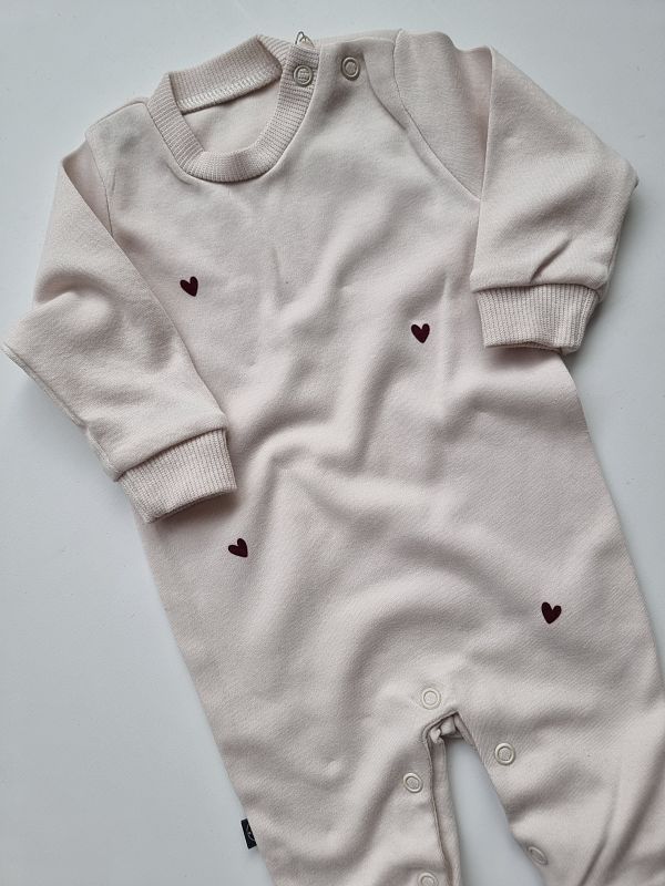 Pajac bez stópek beżowy w serduszka rozmiar 56