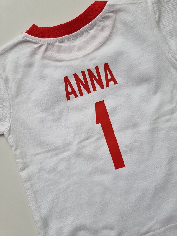 Koszulka biała krótki rękaw nadruk dwustronny z przodu godło i napis Polska tył Anna 1 rozmiar 92