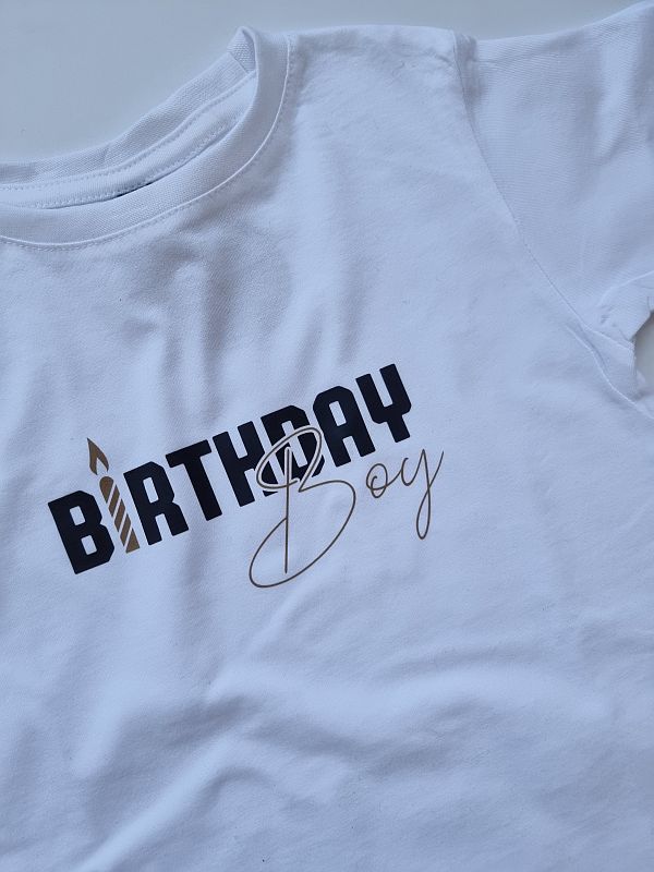 Koszulka biała krótki rękaw birthday boy rozmiar 128