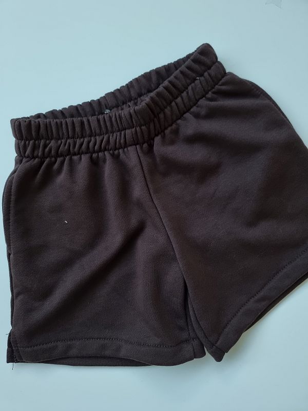 Spodenki czekoladowe rozmiar 116