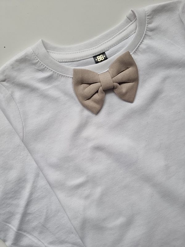 Koszulka biała długi rękaw beżowa mucha rozmiar 86