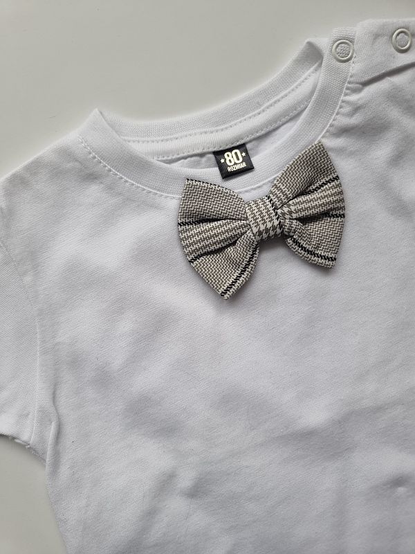 Koszulka biała krótki rękaw mucha w kratę rozmiar 80