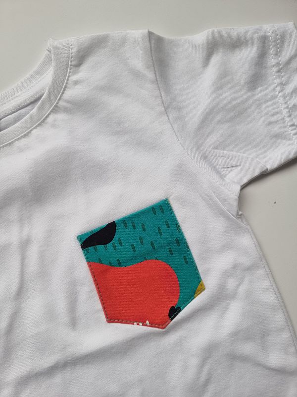 Koszulka biała krótki rękaw kieszonka rozmiar 116