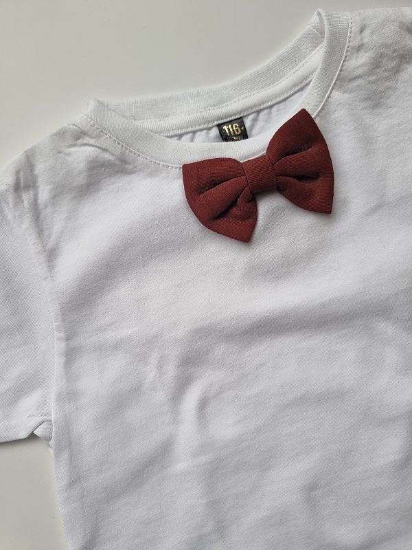 Koszulka biała krótki rękaw kasztanowa mucha rozmiar 116