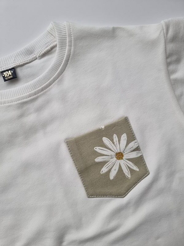 Koszulka ecru krótki rękaw kieszonka stokrotka rozmiar 104