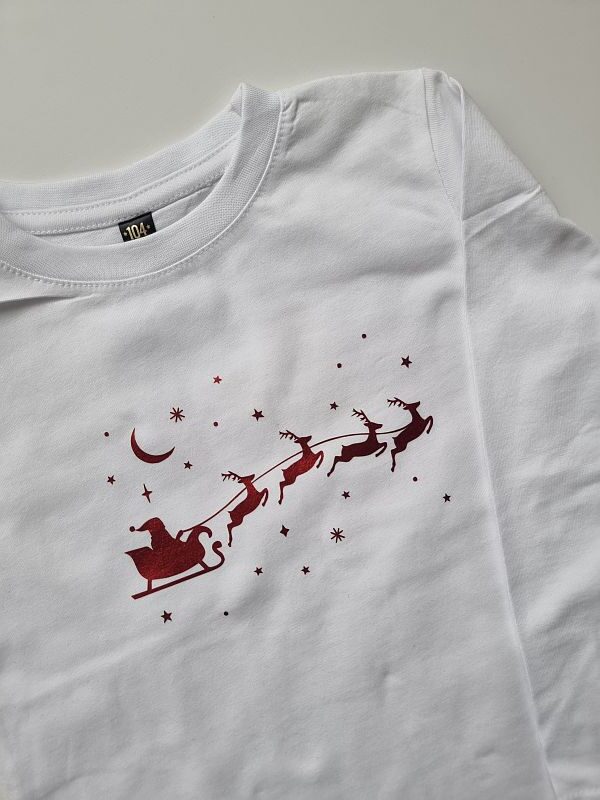 Koszulka biała długi rękaw sanie Mikołaja rozmiar 104