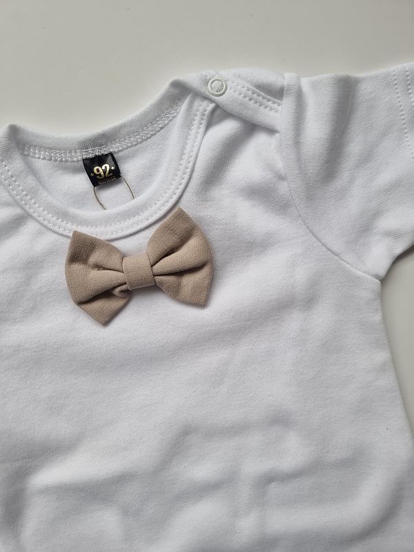 Body białe krótki rękaw beżowa mucha rozmiar 92