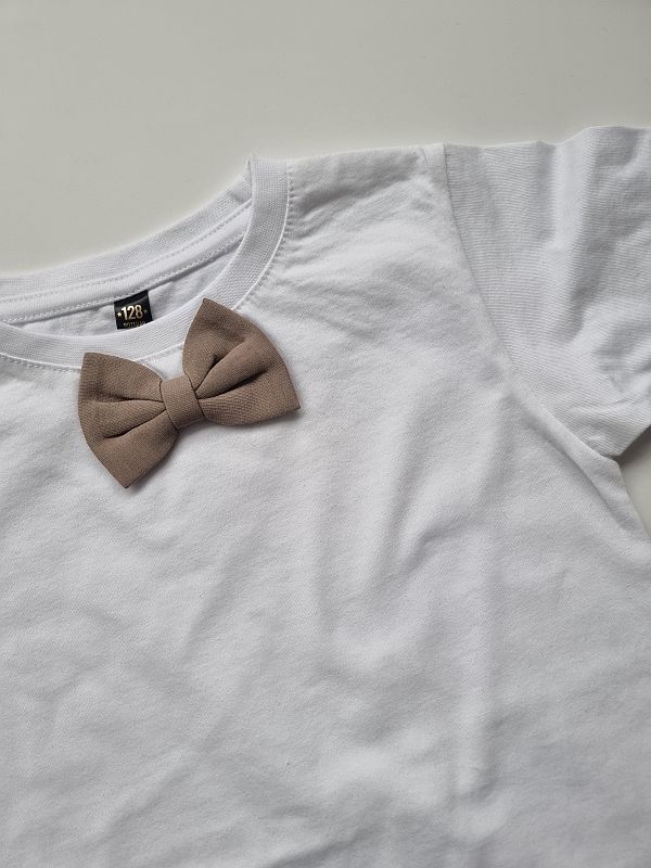 Koszulka biała krótki rękaw kawowa mucha rozmiar 128