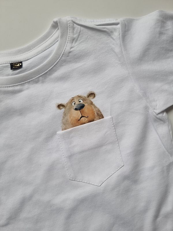 Koszulka biała krótki rękaw miś w kieszonce rozmiar 122