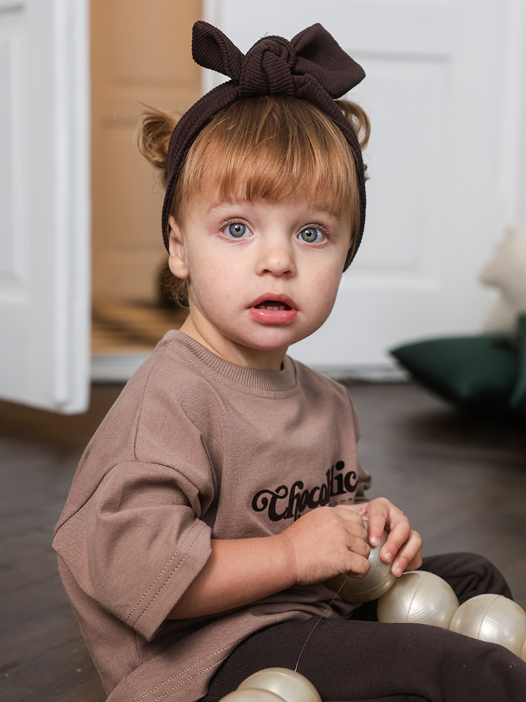 Opaska prążek z kokardą brązowa